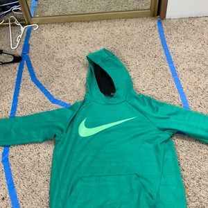 A green Nike hoodie size XL in boys